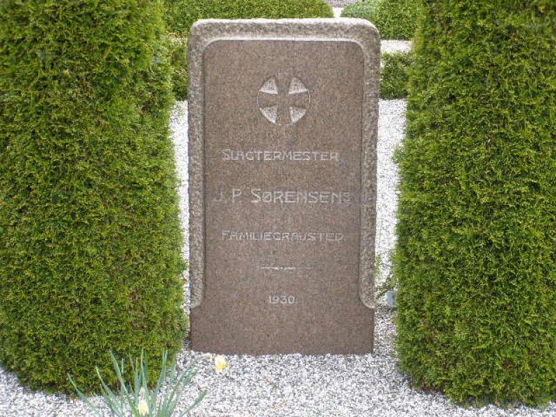 J. P. Soerensen's familiegravsted.JPG